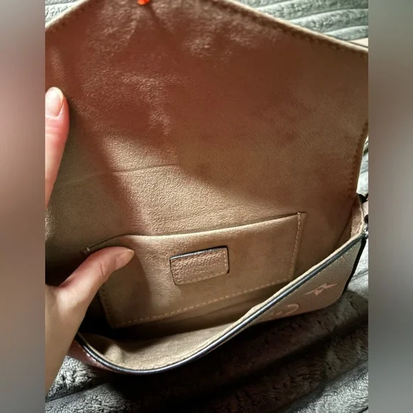 Louis Vuitton Gray and Gold Clutch - Picture 3 of 7